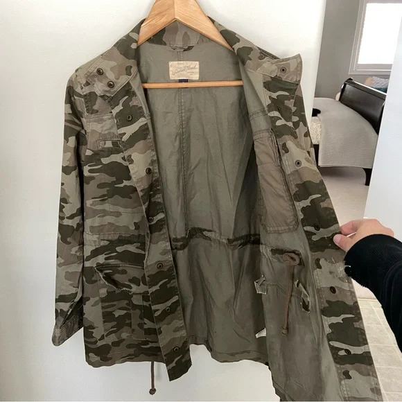 Universal Thread Camo Utility Jacket - Picture 4 of 8